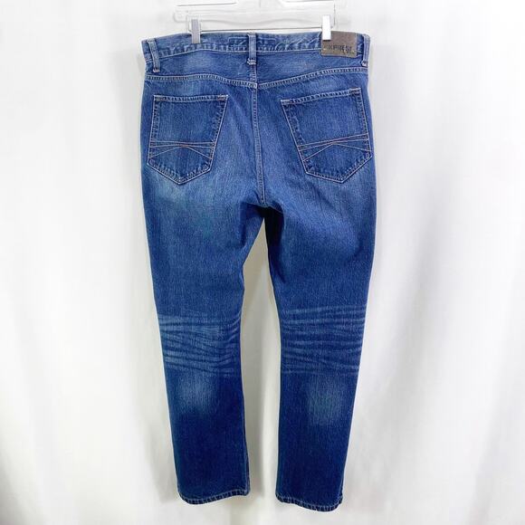 EXPRESS Men's Loose Fit Straight Leg Mid-Rise Cotton Jeans - Picture 5 of 11